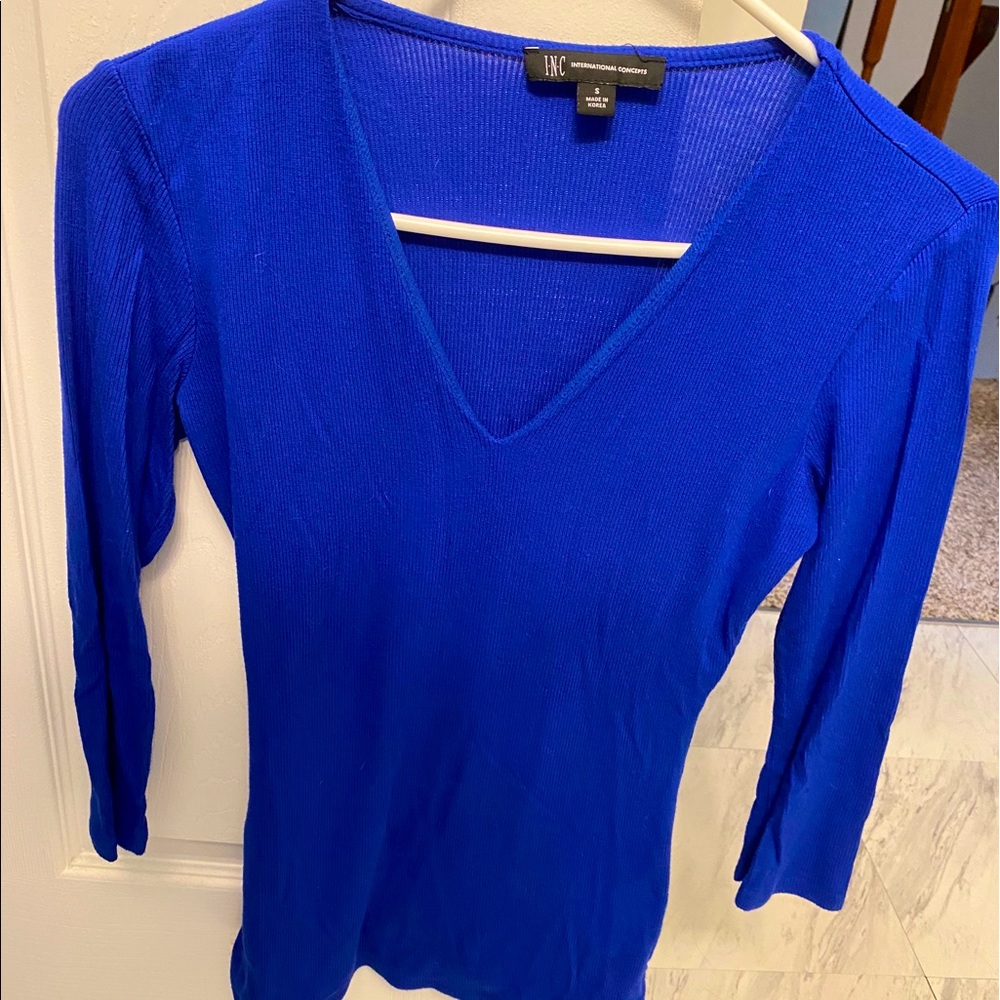 Ribbed blue shirt